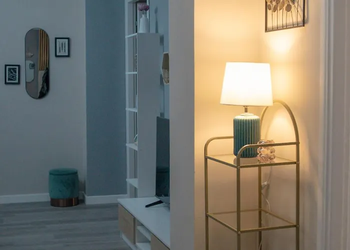 Sara's - Modern Near Metro, Perfect For Families And Groups In *