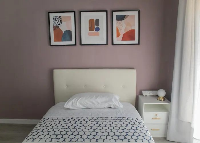 Sara's - Modern Near Metro, Perfect For Families And Groups In *