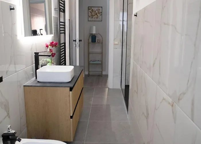 Sara's - Modern Near Metro, Perfect For Families And Groups In Apartment