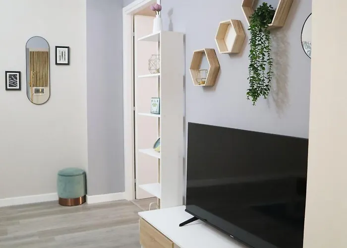 Sara's - Modern Near Metro, Perfect For Families And Groups In