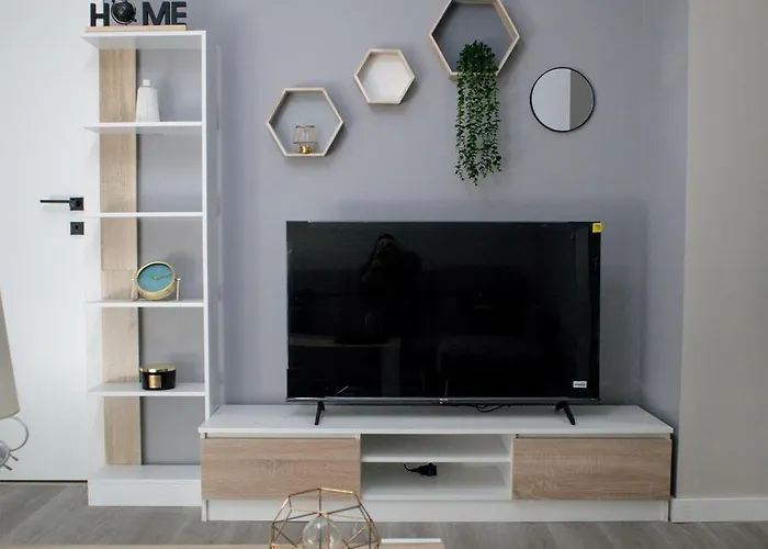 Sara's - Modern Near Metro, Perfect For Families And Groups In *