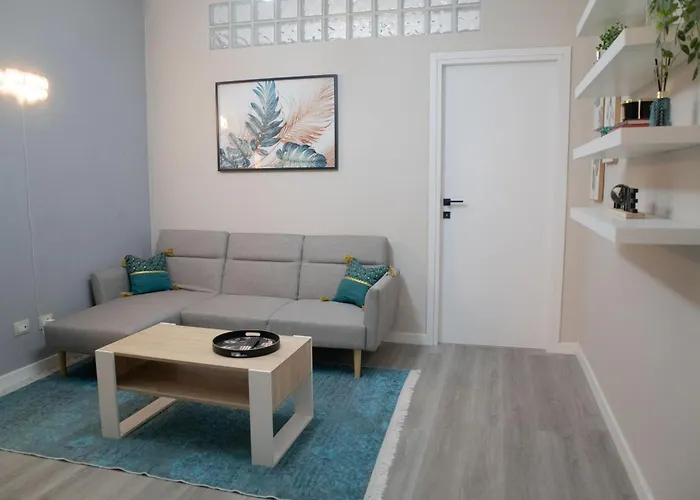 Sara's - Modern Near Metro, Perfect For Families And Groups In *