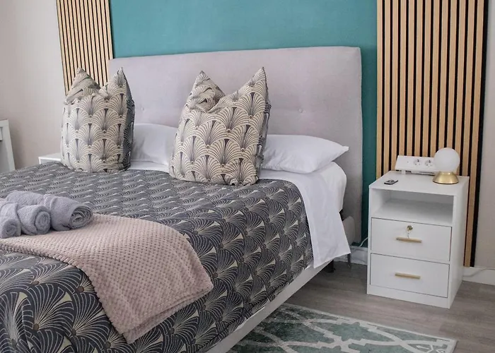 Sara's - Modern Near Metro, Perfect For Families And Groups In Apartment