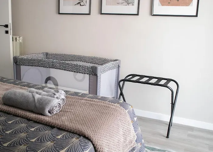 Apartment Sara's - Modern Near Metro, Perfect For Families And Groups In *