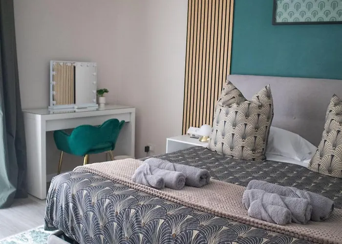 Sara's - Modern Near Metro, Perfect For Families And Groups In *